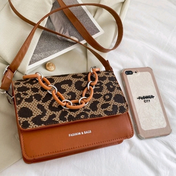 Leopard Pattern Flap Square HandBag - Picture 5 of 7